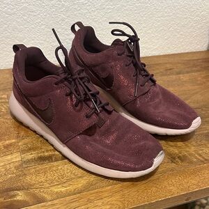 Nike Maroon Glitter Roshe Run Sneakers